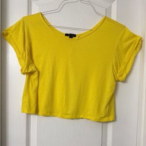 Timing yellow lightweight cropped t-shirt split back cuffed short sleeve size L